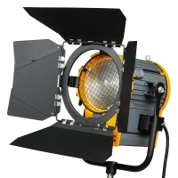 Галогенный осветитель GreenBean Fresnel 2000