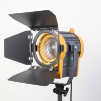 Галогенный осветитель GreenBean Fresnel 650