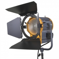 Галогенный осветитель GreenBean Fresnel 2000